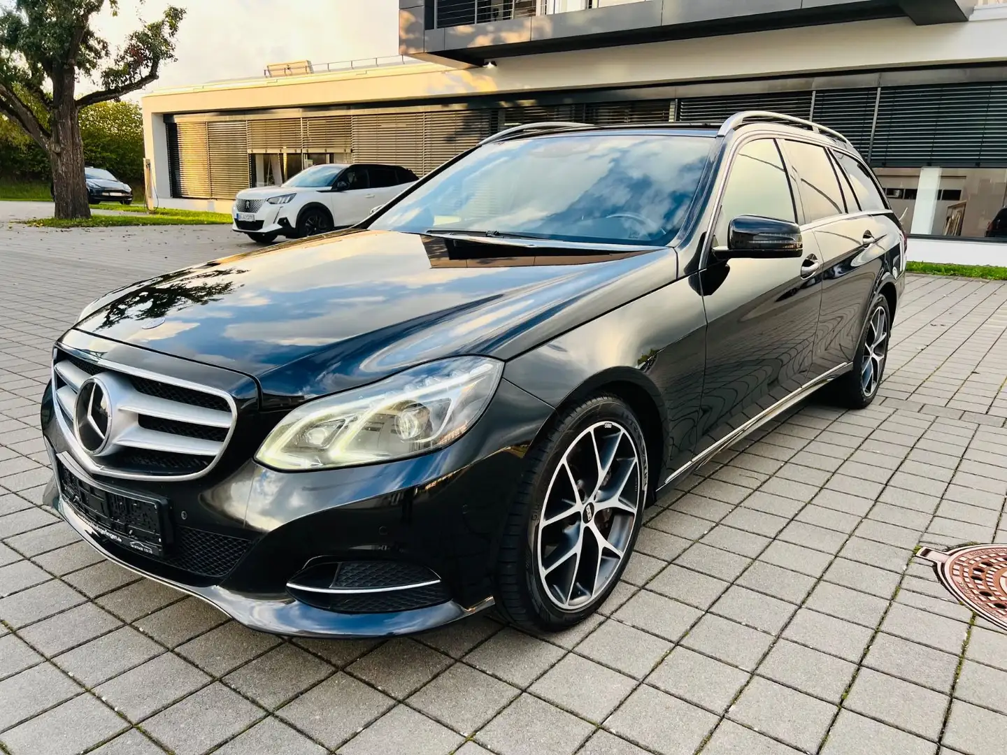 Mercedes-Benz E 350 T CDI BlueTec 4Matic*NAVI*SPORTPAKET*ILS* Noir - 1