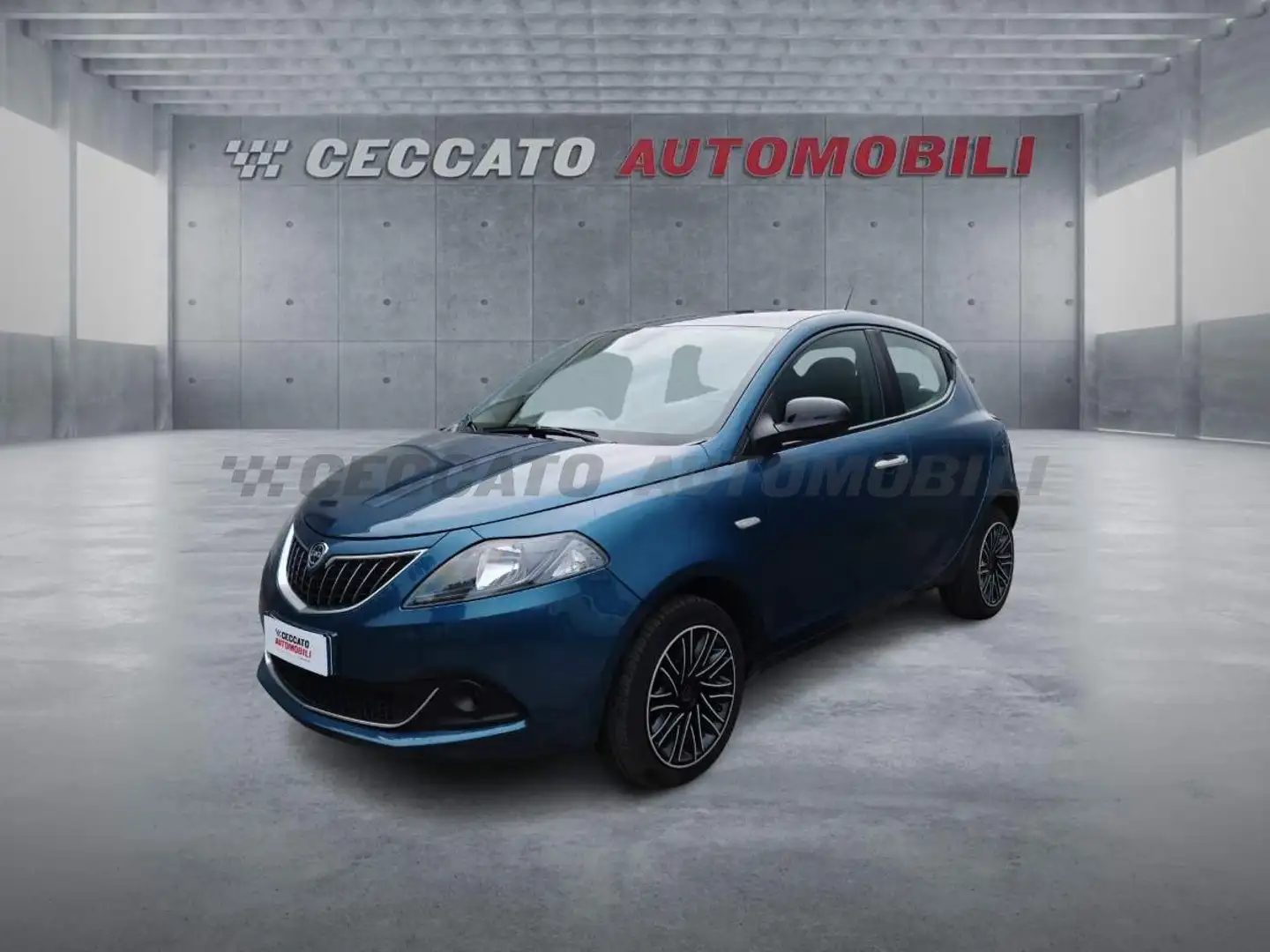 Lancia Ypsilon Ypsilon 1.0 firefly hybrid Silver s&s 70cv 5p.ti Blau - 1