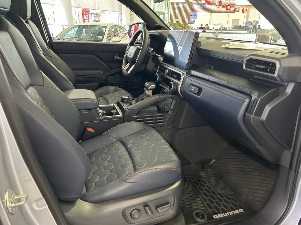 Toyota 4-Runner снимка Toyota 4-Runner