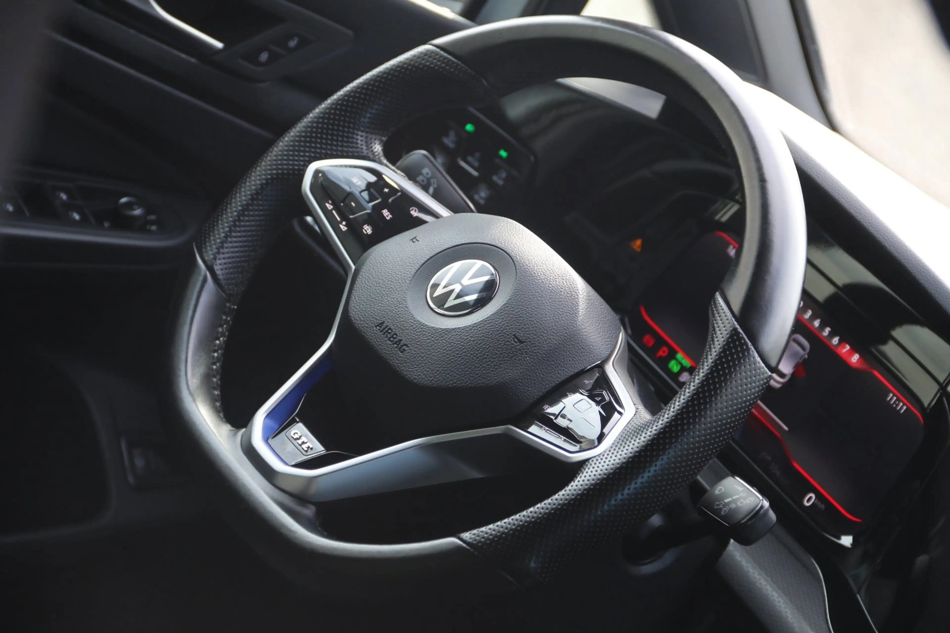 Volkswagen Golf GTE 1.4 eHybrid — photo 13