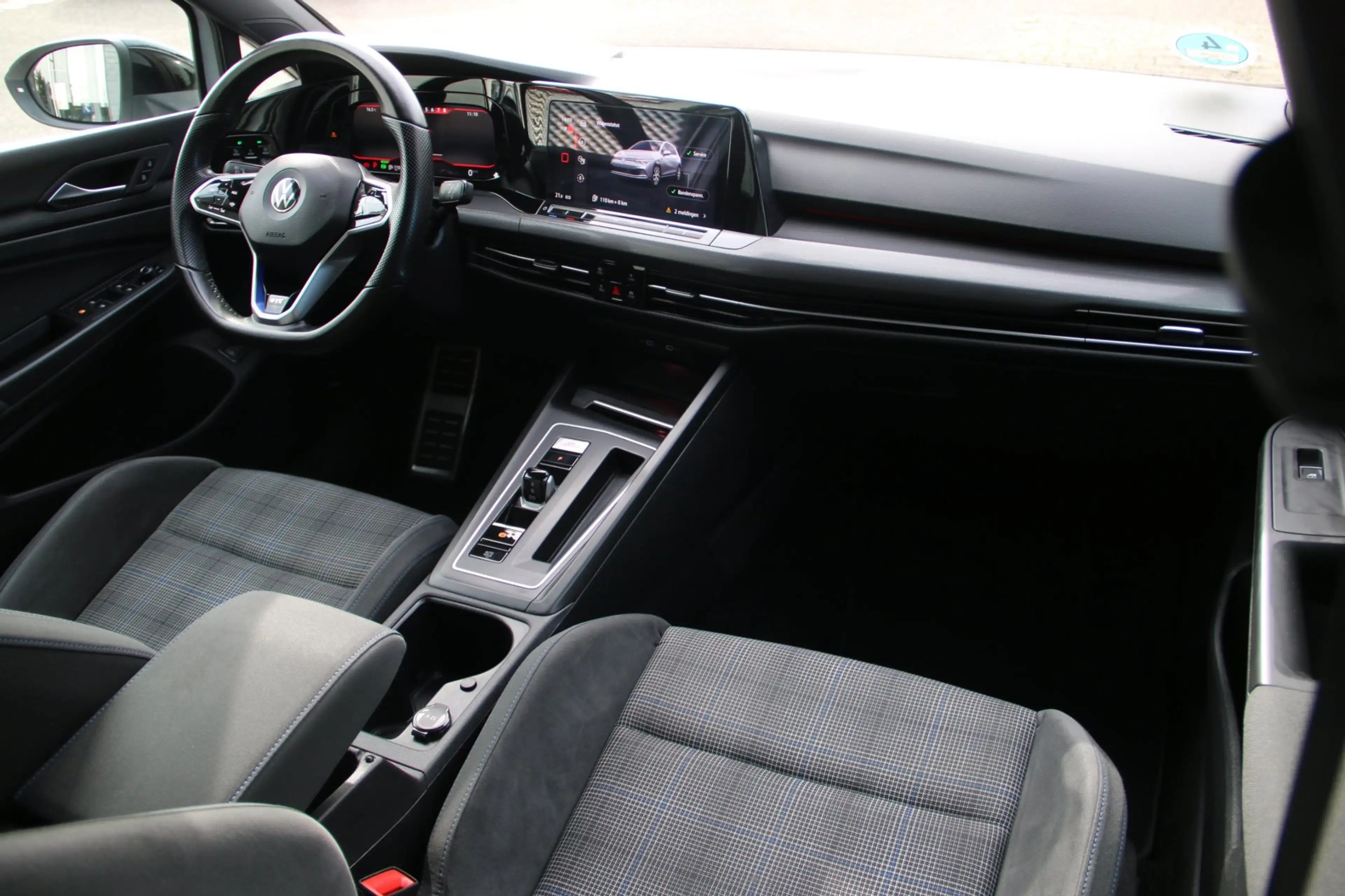 Volkswagen Golf GTE 1.4 eHybrid — photo 11