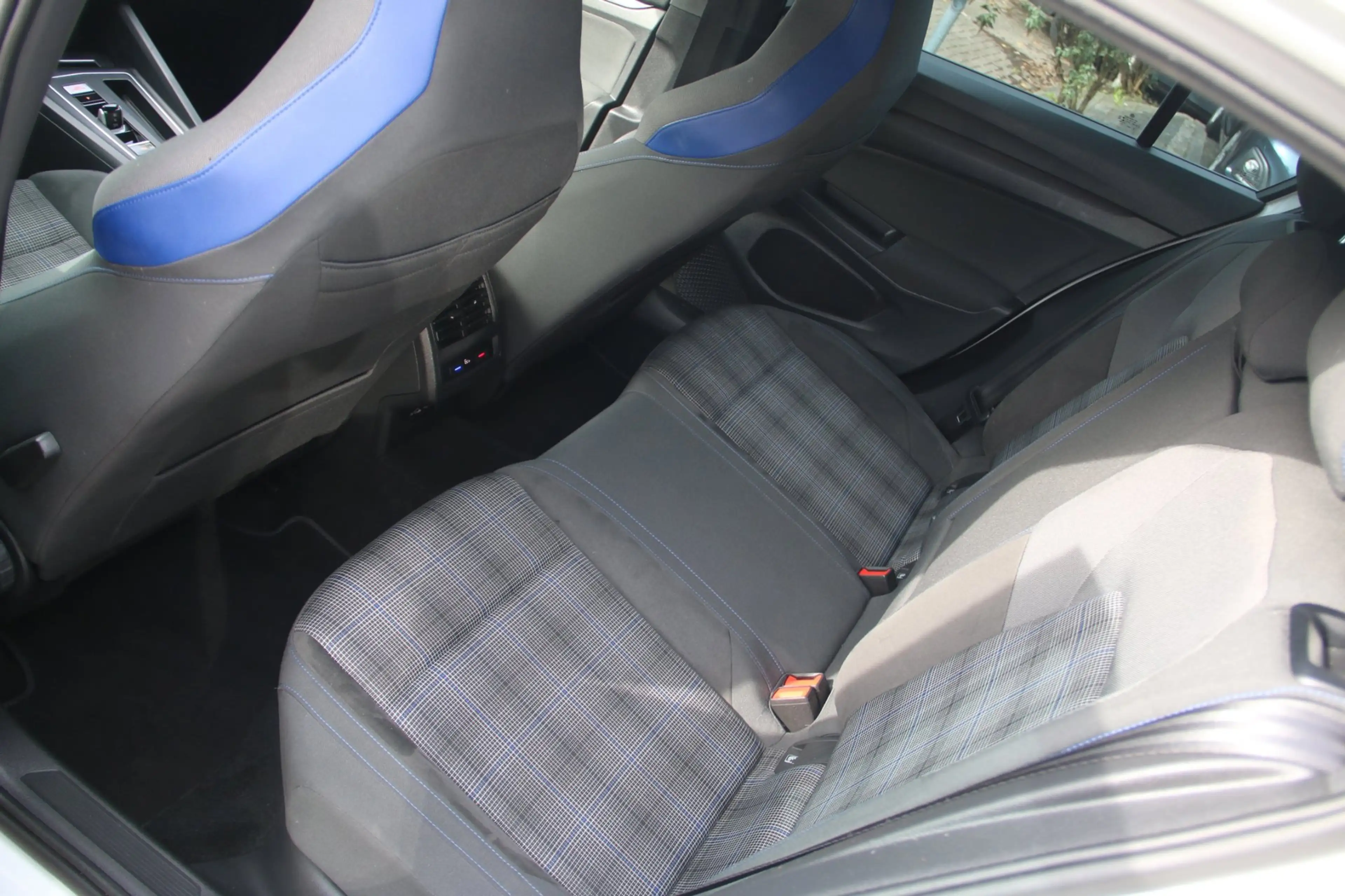 Volkswagen Golf GTE 1.4 eHybrid — photo 17