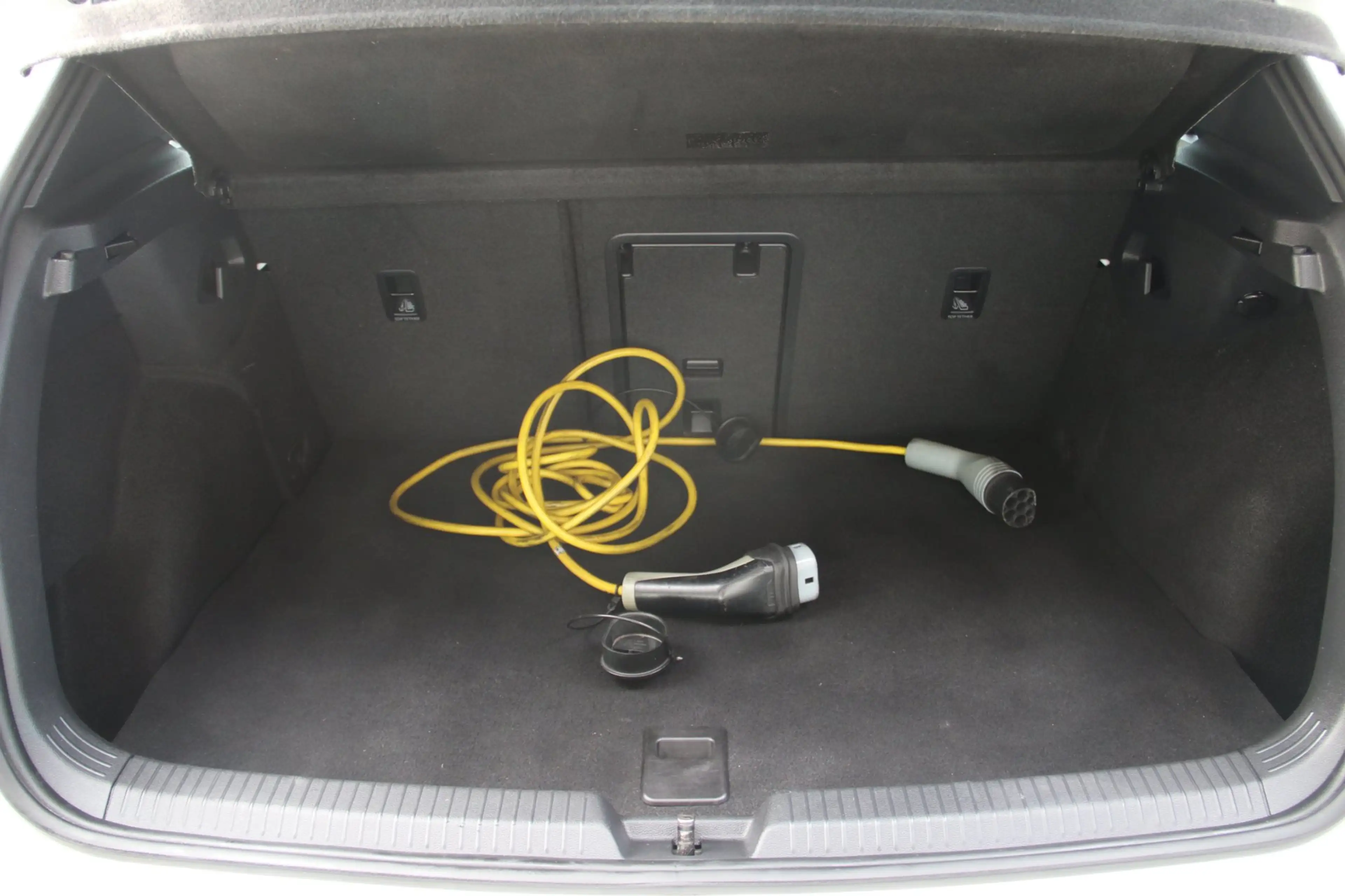 Volkswagen Golf GTE 1.4 eHybrid — photo 18