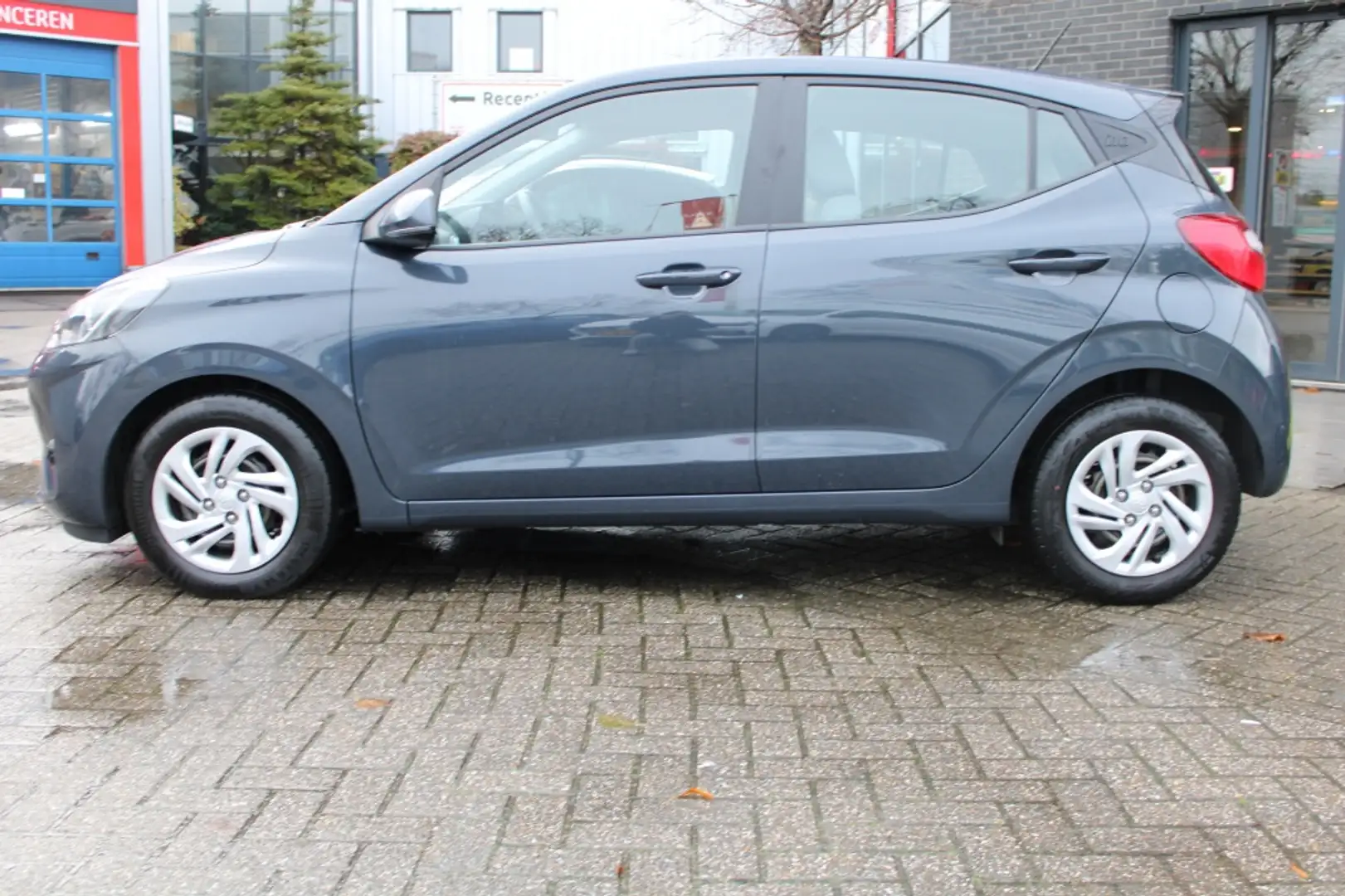 Hyundai i10 1.0 Premium Navi/Cam/Pdc/Carplay "RIJKLAARPRIJS" Gris - 2