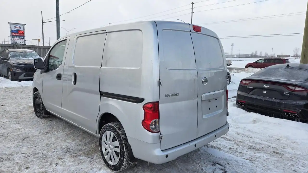 Nissan NV200 снимка Nissan NV200