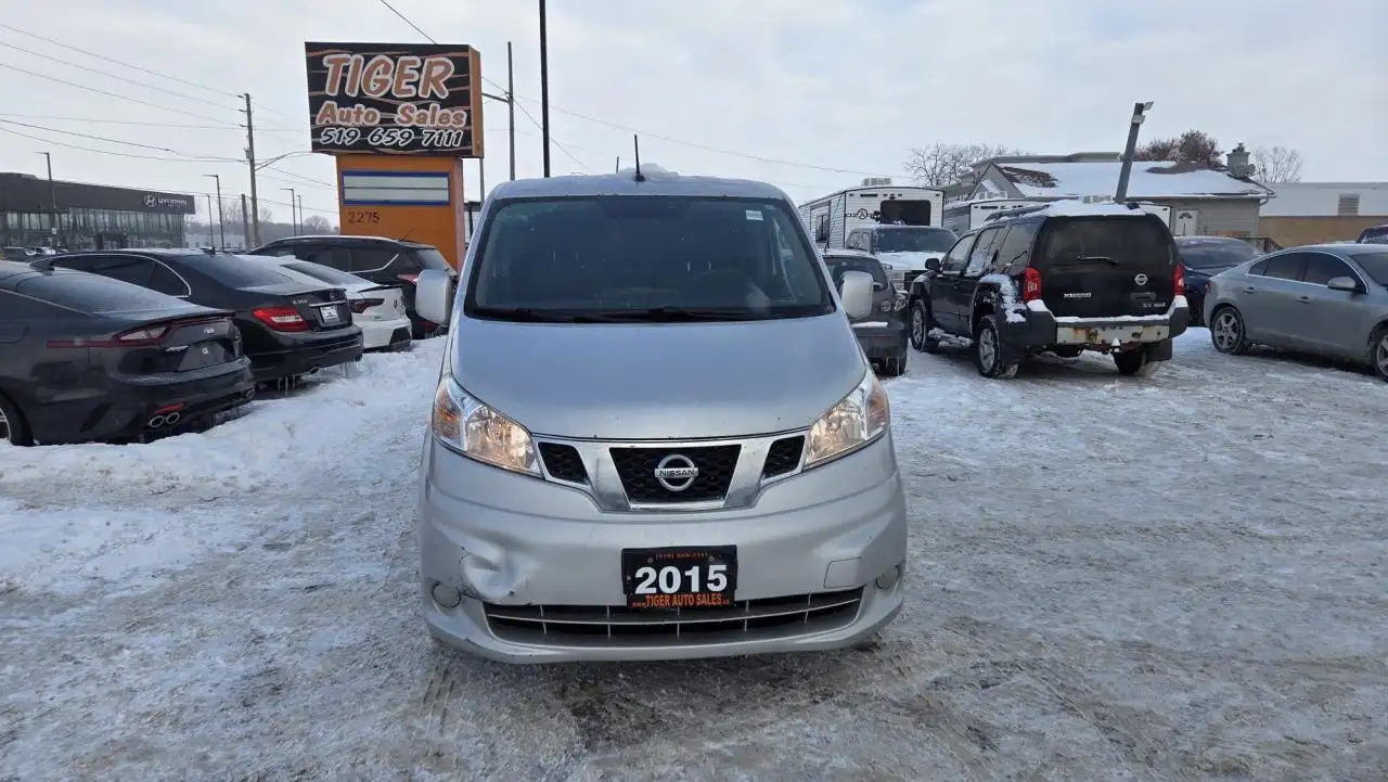 Nissan NV200 снимка Nissan NV200