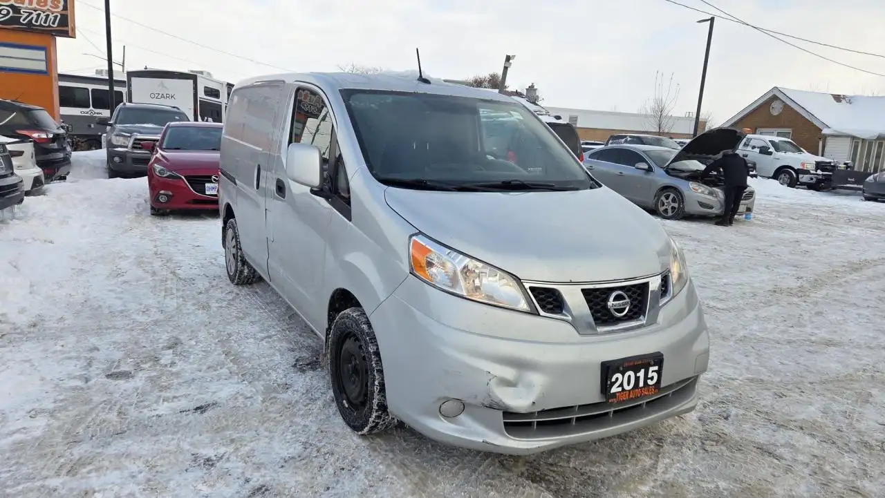 Nissan NV200 снимка Nissan NV200