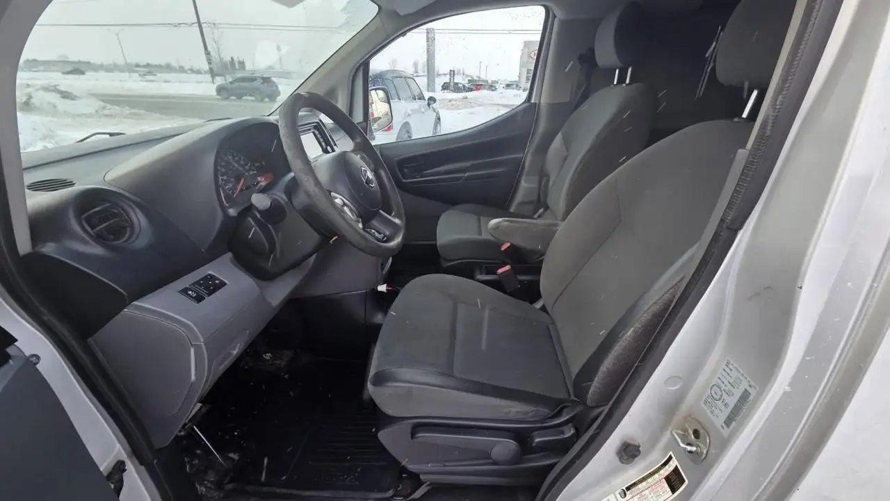 Nissan NV200 снимка Nissan NV200