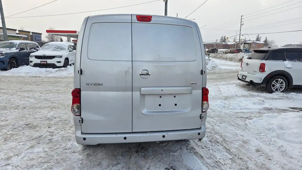 Nissan NV200 снимка Nissan NV200