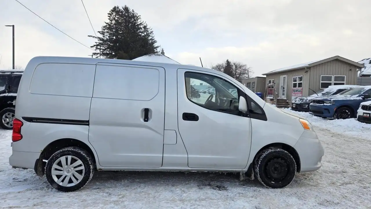 Nissan NV200 снимка Nissan NV200