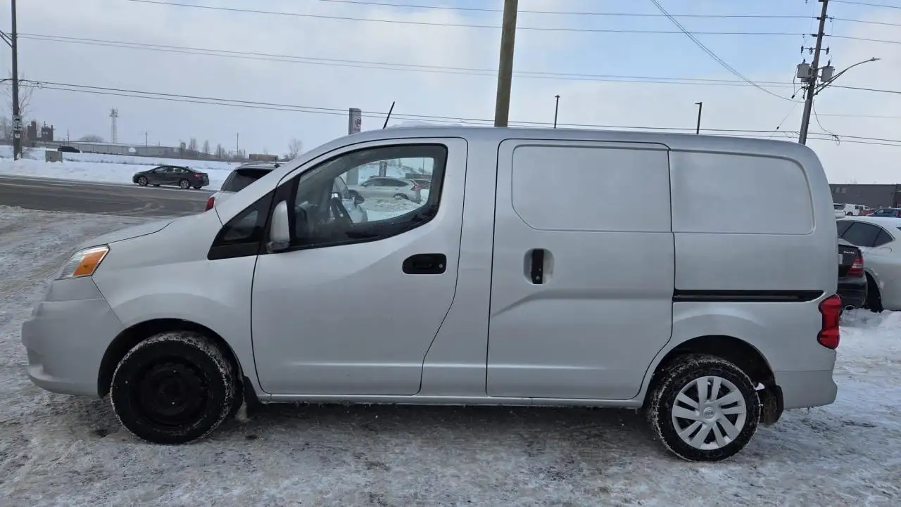 Nissan NV200 снимка Nissan NV200