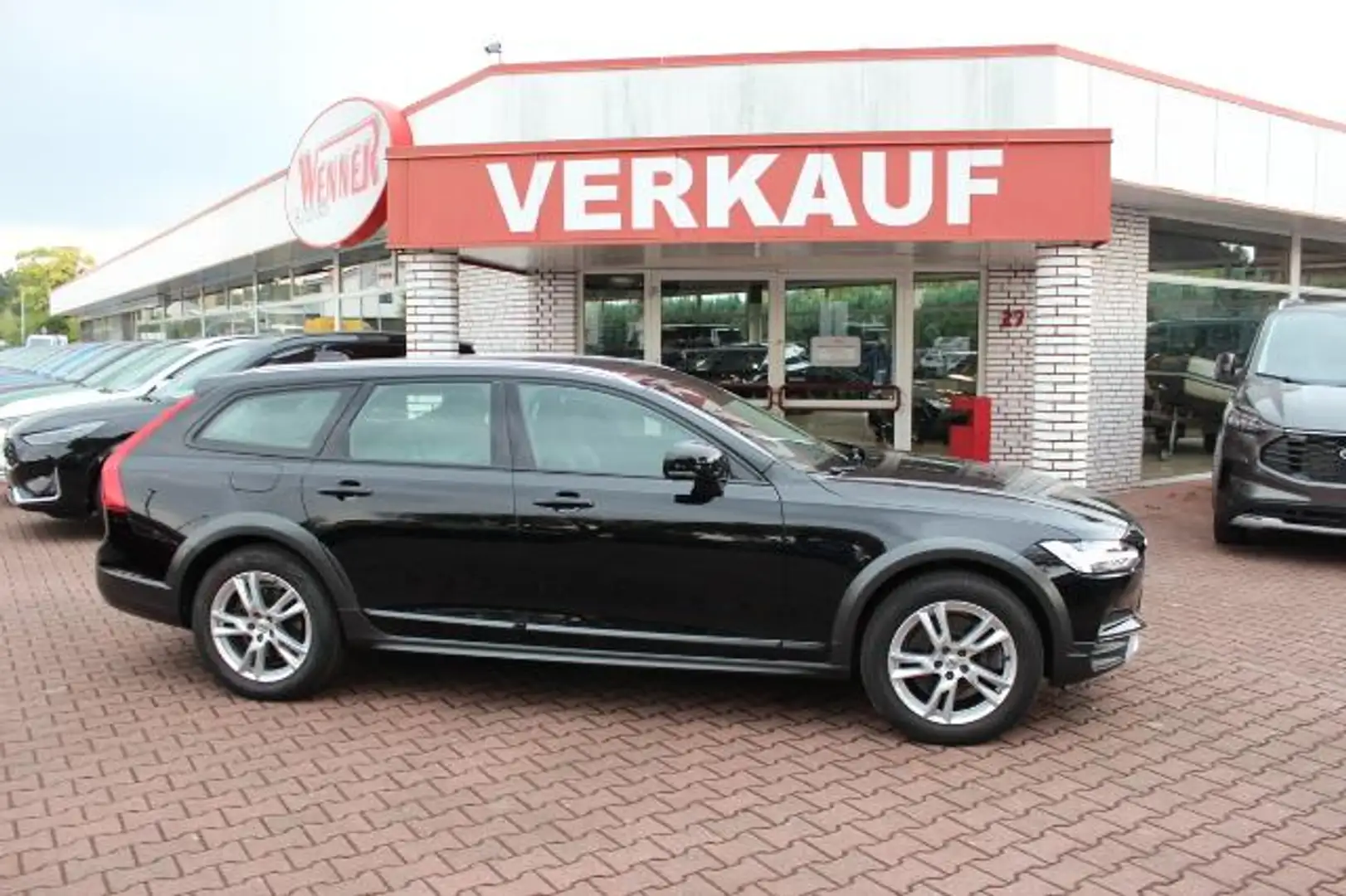 Volvo V90 Cross Country D4 AWD AHK / LED / ALU / NAVI Nero - 2