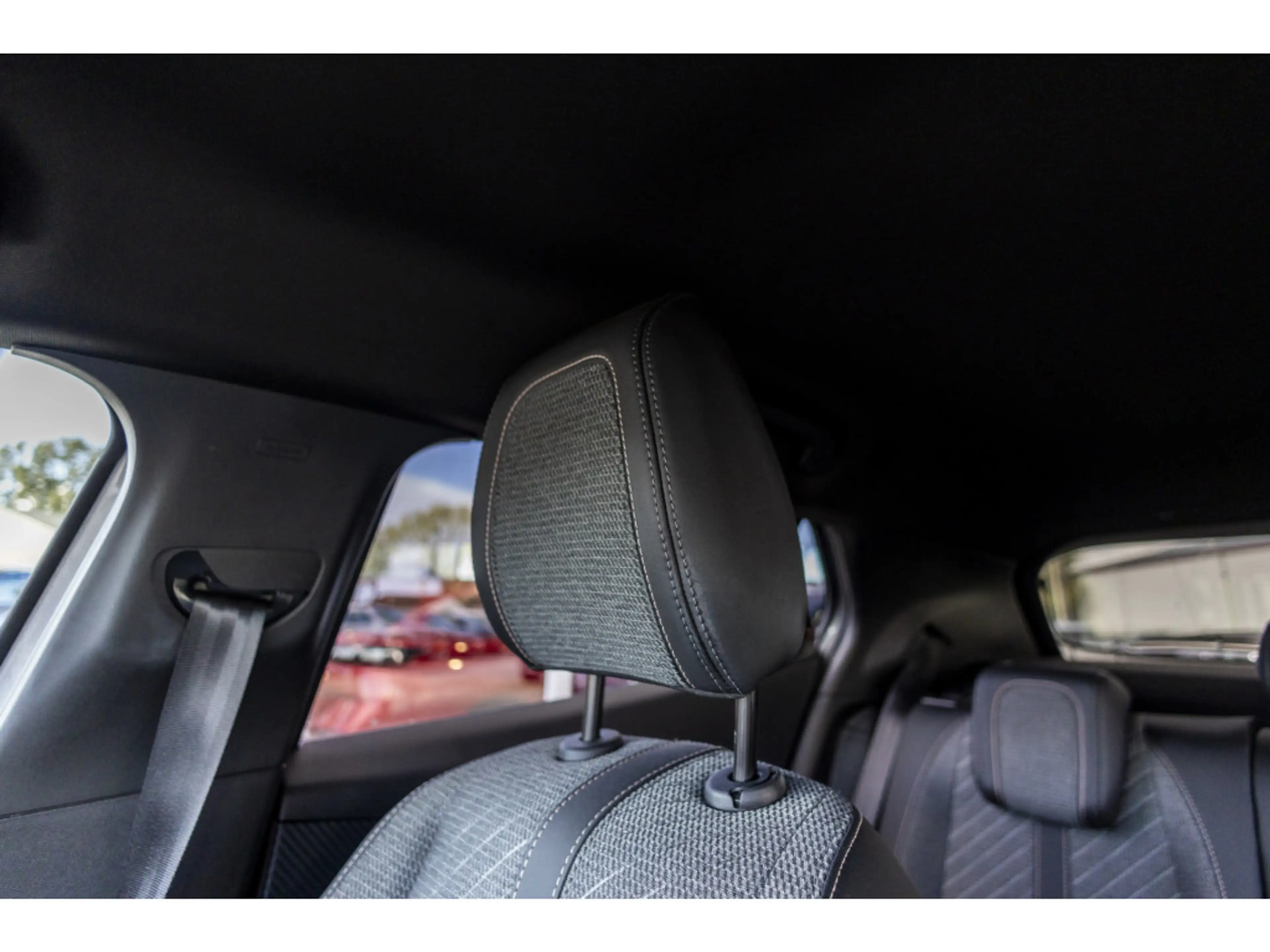 Peugeot e-2008 EV Active Pack 50 kWh | SOH 100% | LED | ACC | Car — photo 12