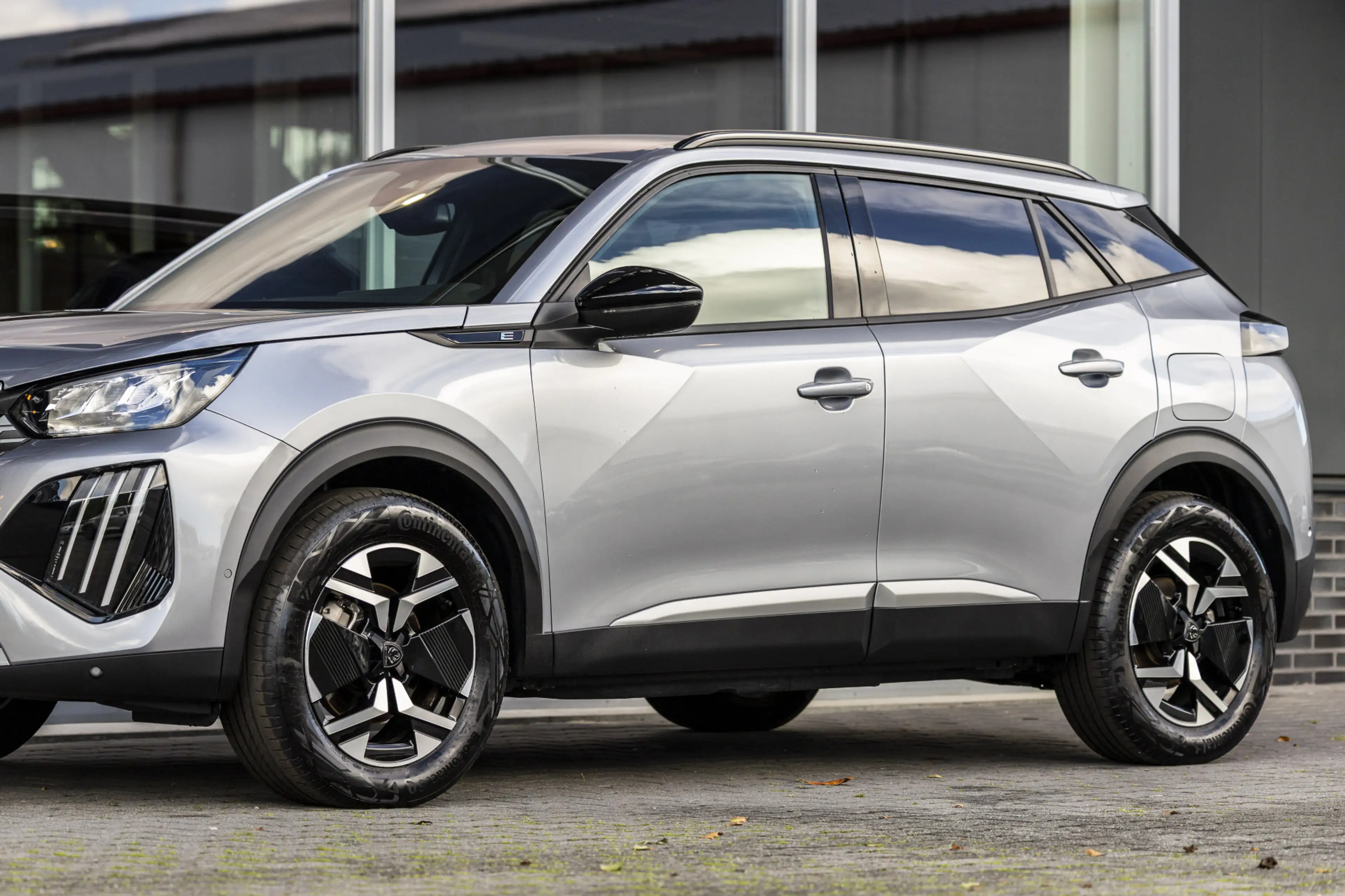 Peugeot e-2008 EV Active Pack 50 kWh | SOH 100% | LED | ACC | Car — photo 15