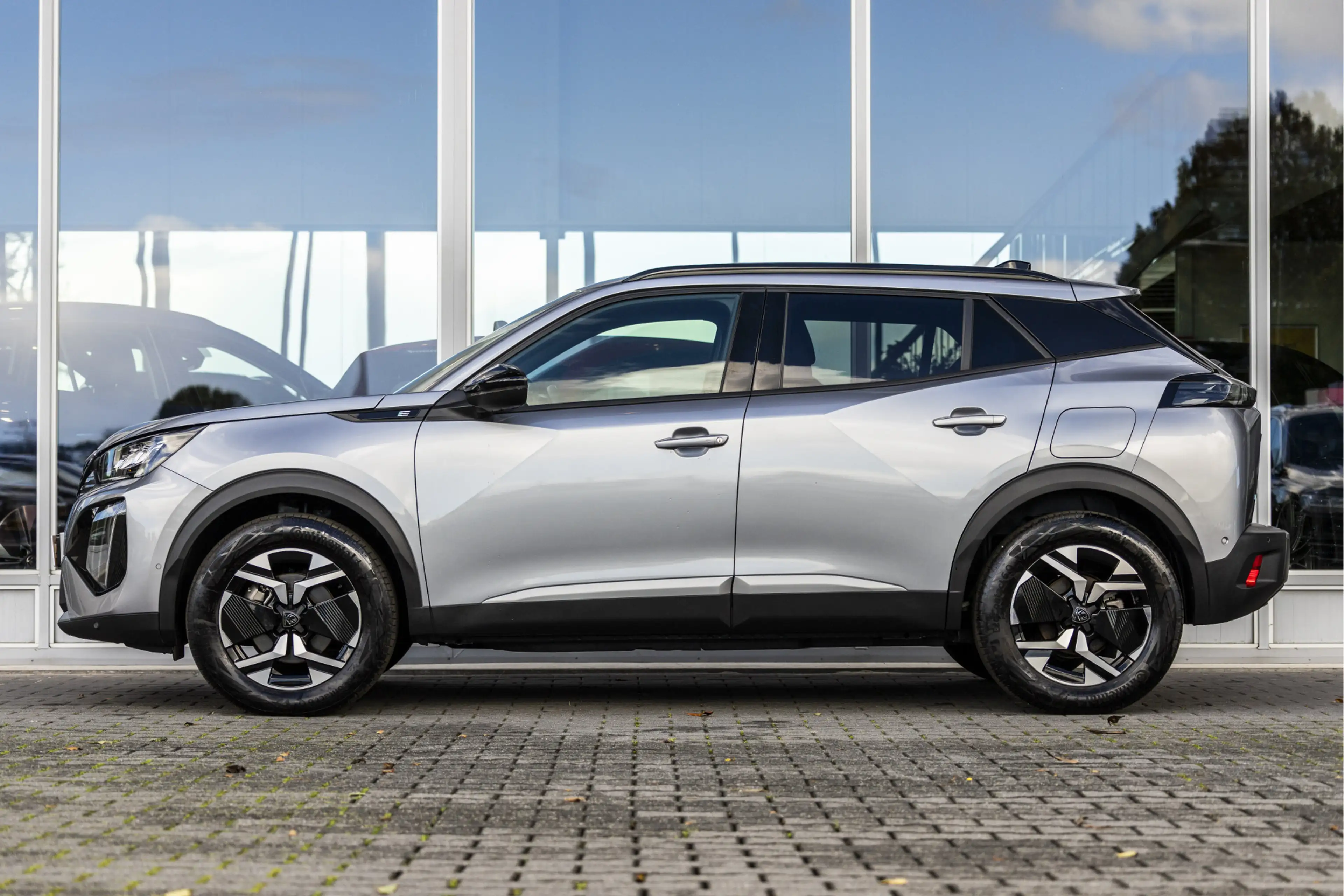 Peugeot e-2008 EV Active Pack 50 kWh | SOH 100% | LED | ACC | Car — photo 5