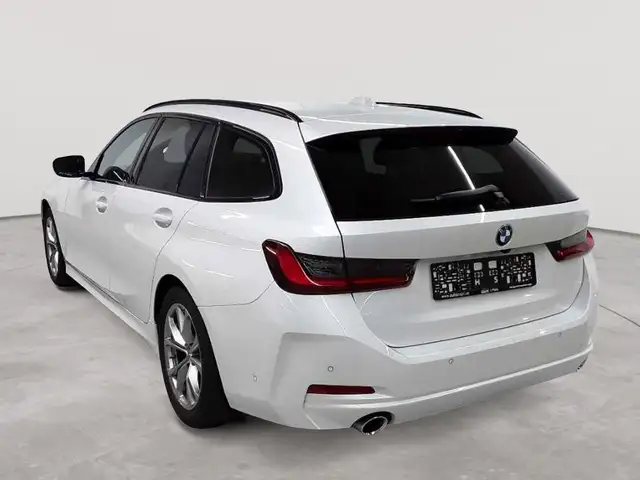 BMW 3 Series view 5