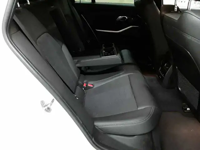 BMW 3 Series view 14