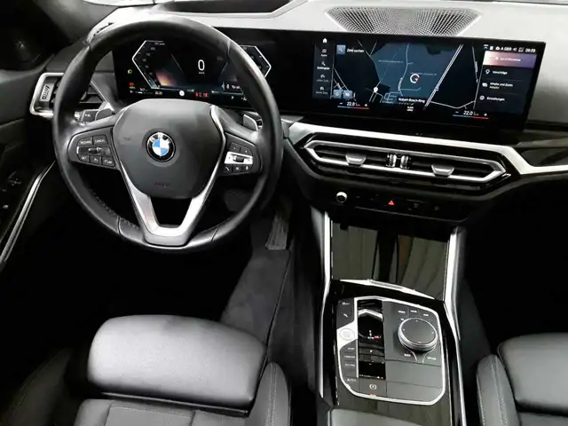 BMW 3 Series view 10