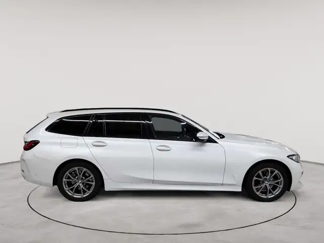 BMW 3 Series view 3