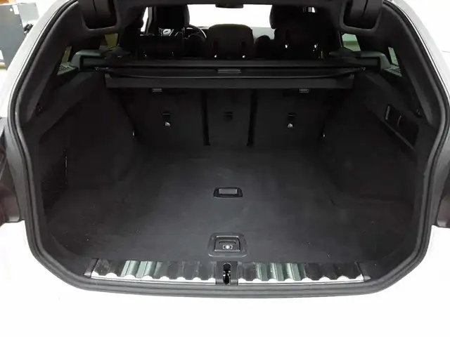 BMW 3 Series view 15
