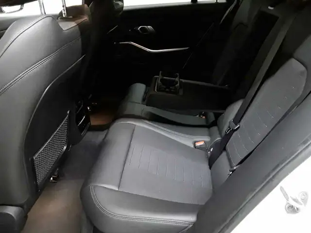 BMW 3 Series view 13