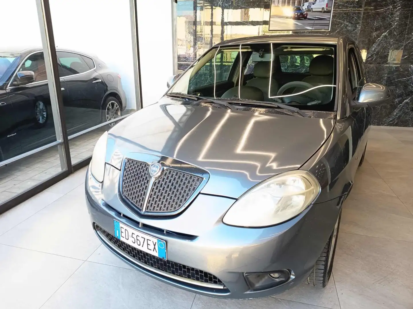 Lancia Ypsilon 1.3 MJT 75 CV Diva Grigio - 2