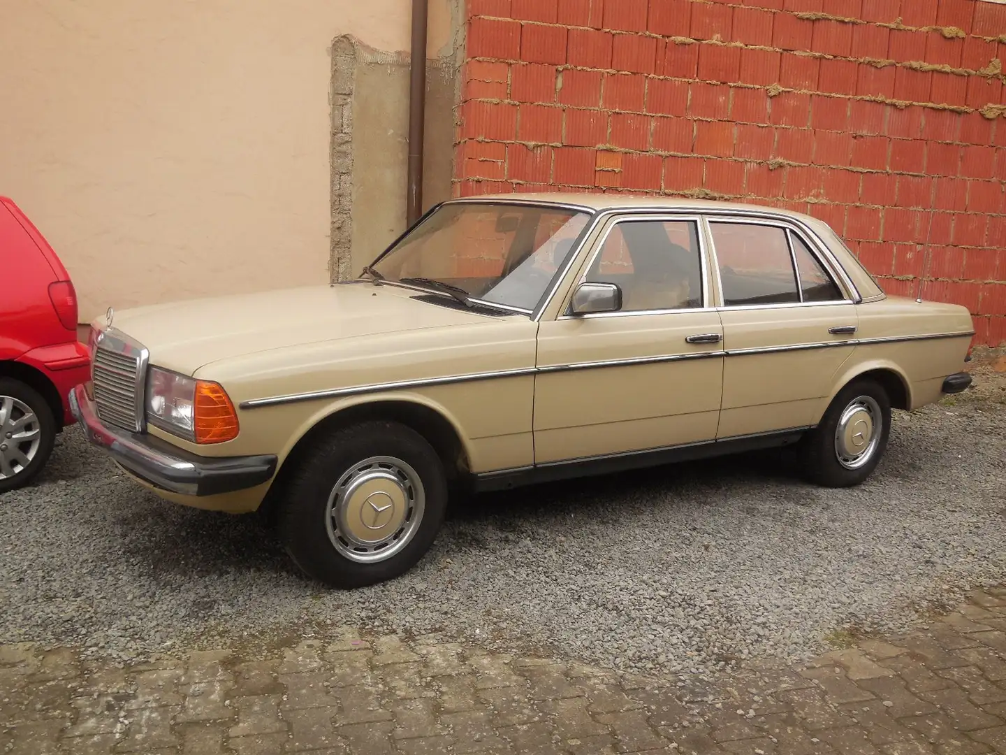 Mercedes-Benz 200 - W123 -Abgebrochene Restauration,aus Zeitmangel ! Beige - 1