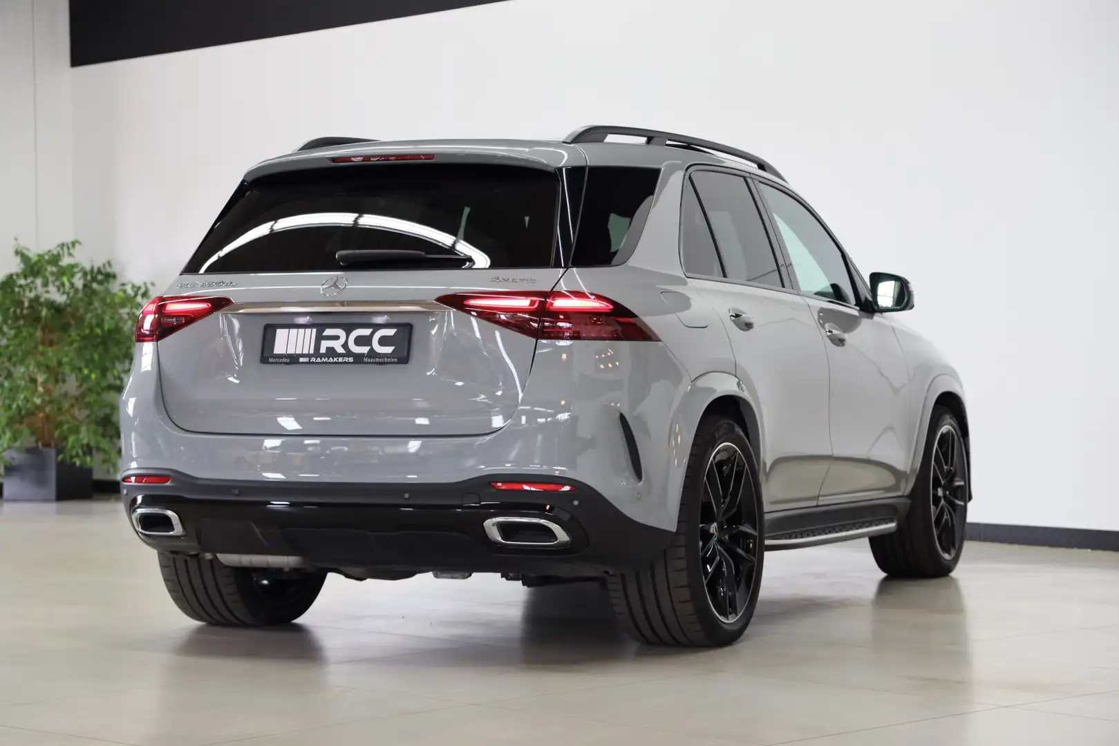 Mercedes-Benz GLE 350 de 4M AMG Night 22" PANO Distronic Airmatic 360cam Grijs - 2