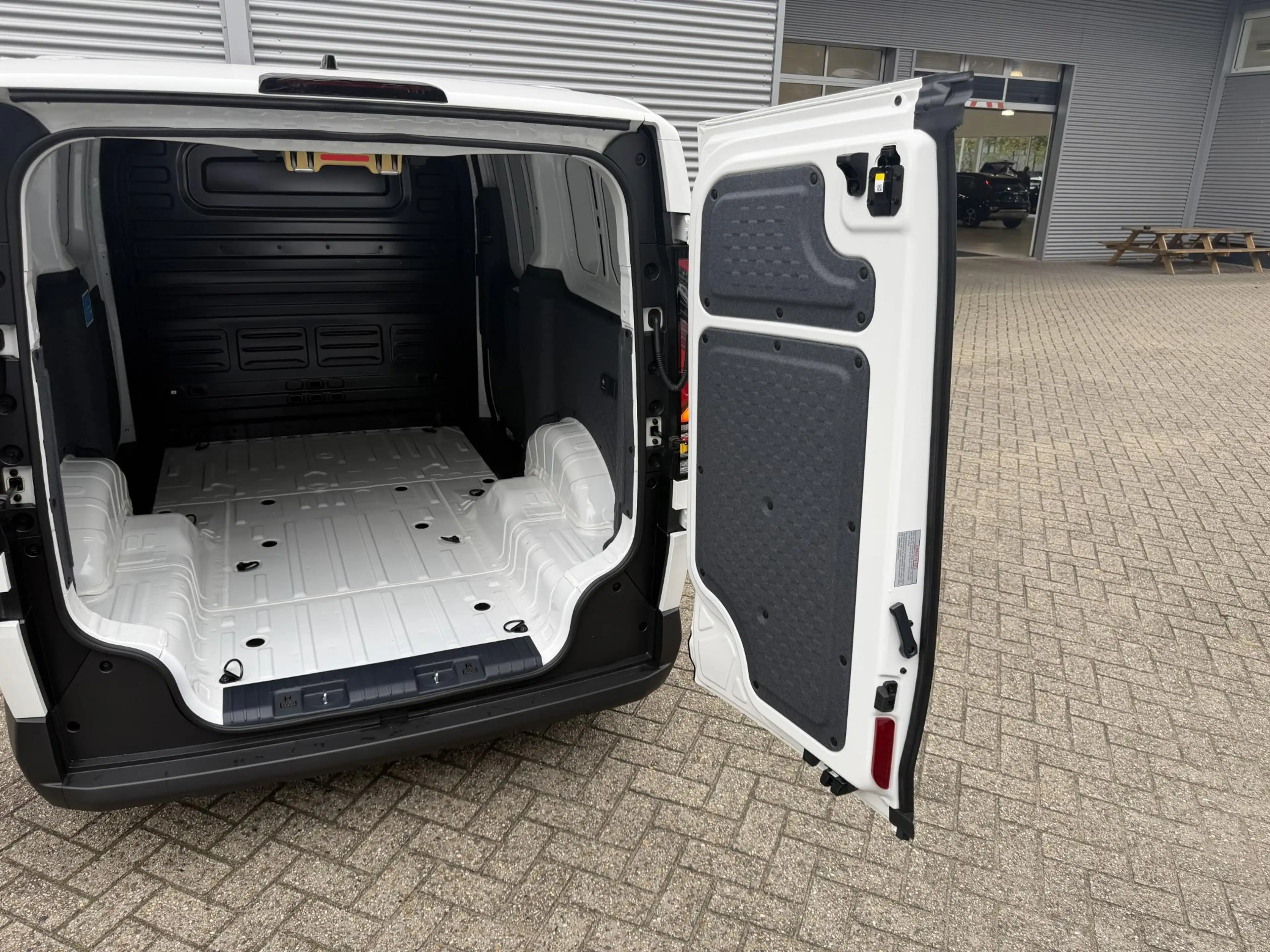 Kia PV5 Cargo 71,2 kWh 163pk L2H1 Elite | 360 Camera | Stoel/Stu — photo 10