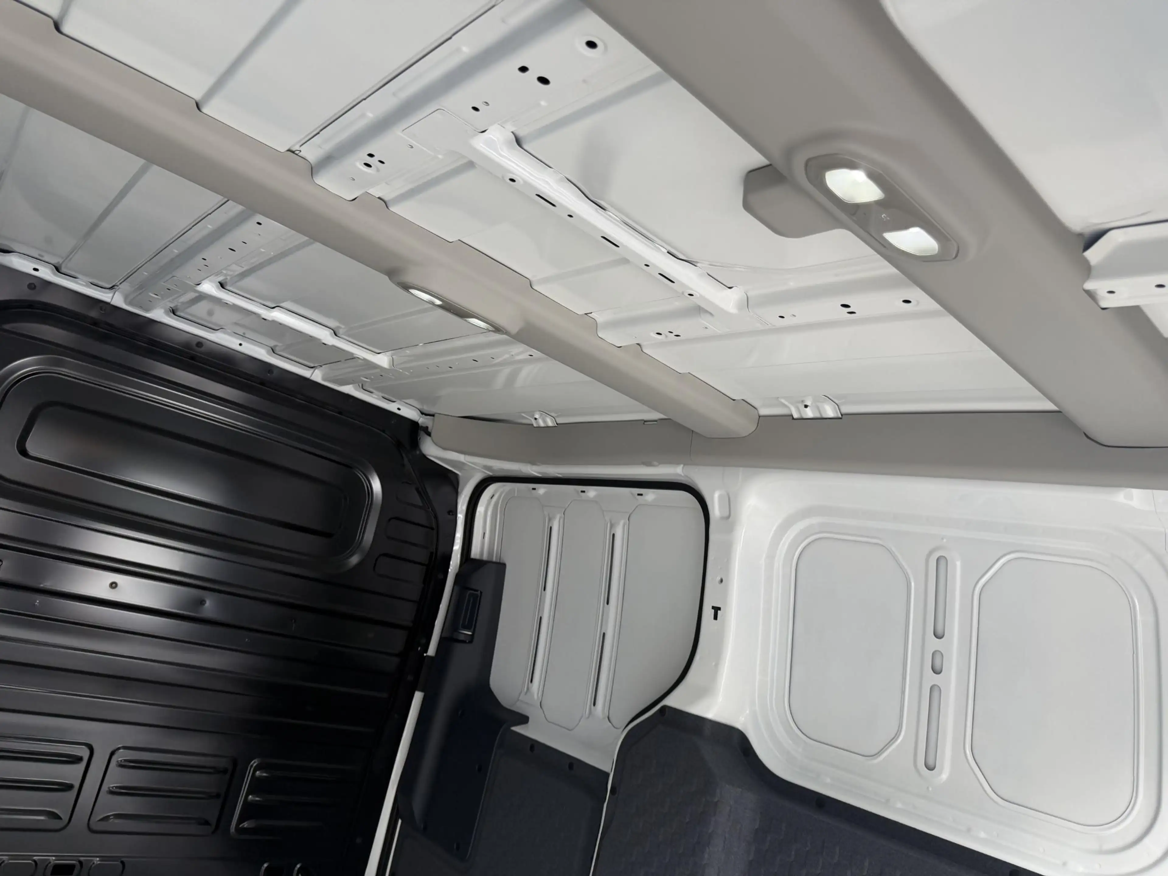 Kia PV5 Cargo 71,2 kWh 163pk L2H1 Elite | 360 Camera | Stoel/Stu — photo 13
