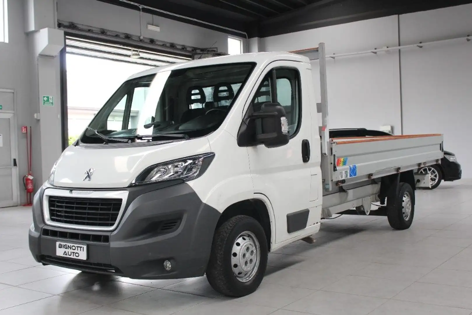 Peugeot Boxer 335 2.0 BlueHDi 160CV PLM Cassonato Blanco - 1