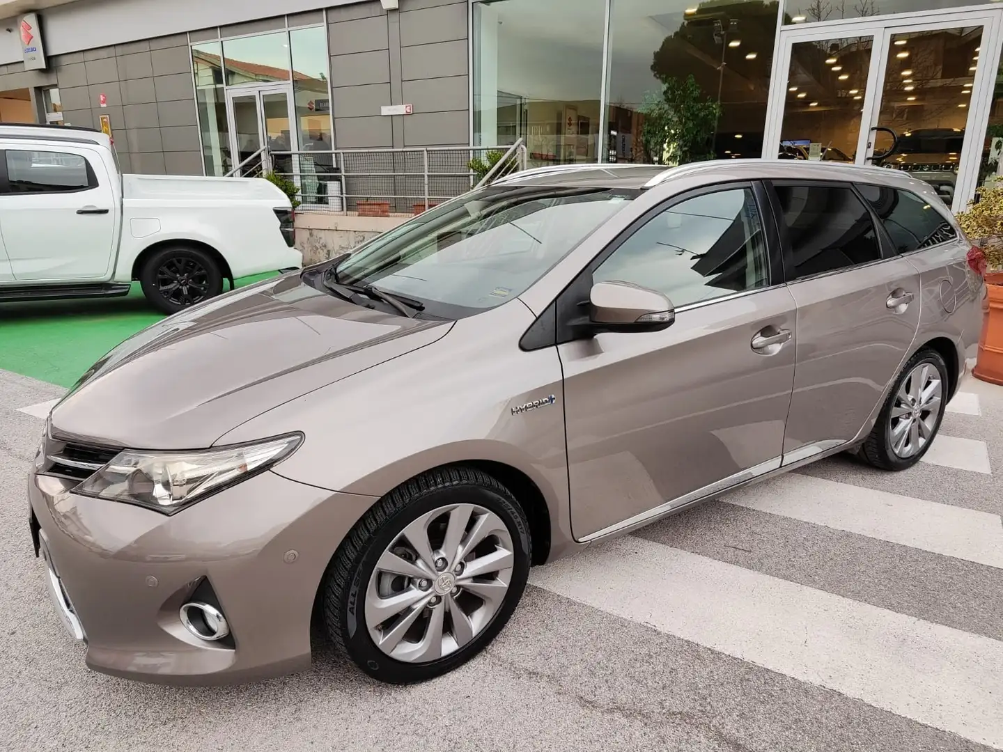 Toyota Auris Touring Sport 1.8 hybrid Lounge Bronze - 1