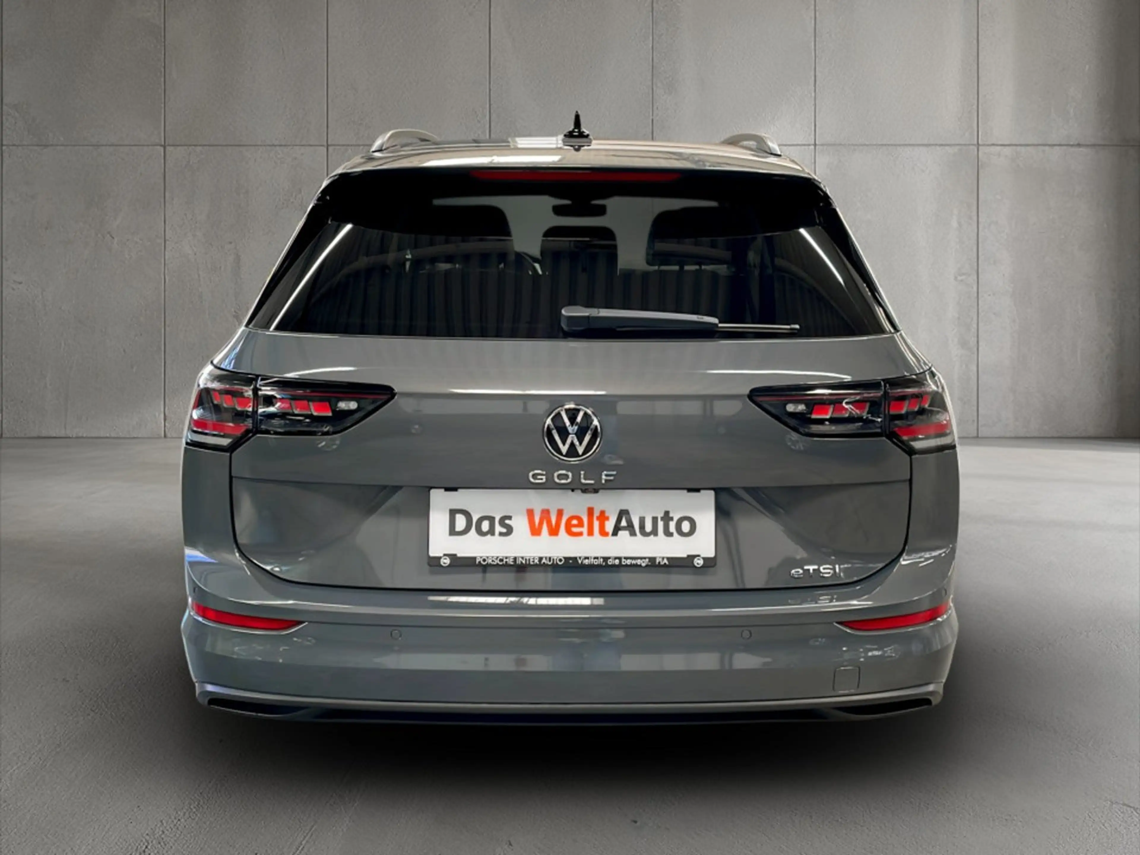 Volkswagen Golf Variant Business mHeV TSI DSG — photo 4