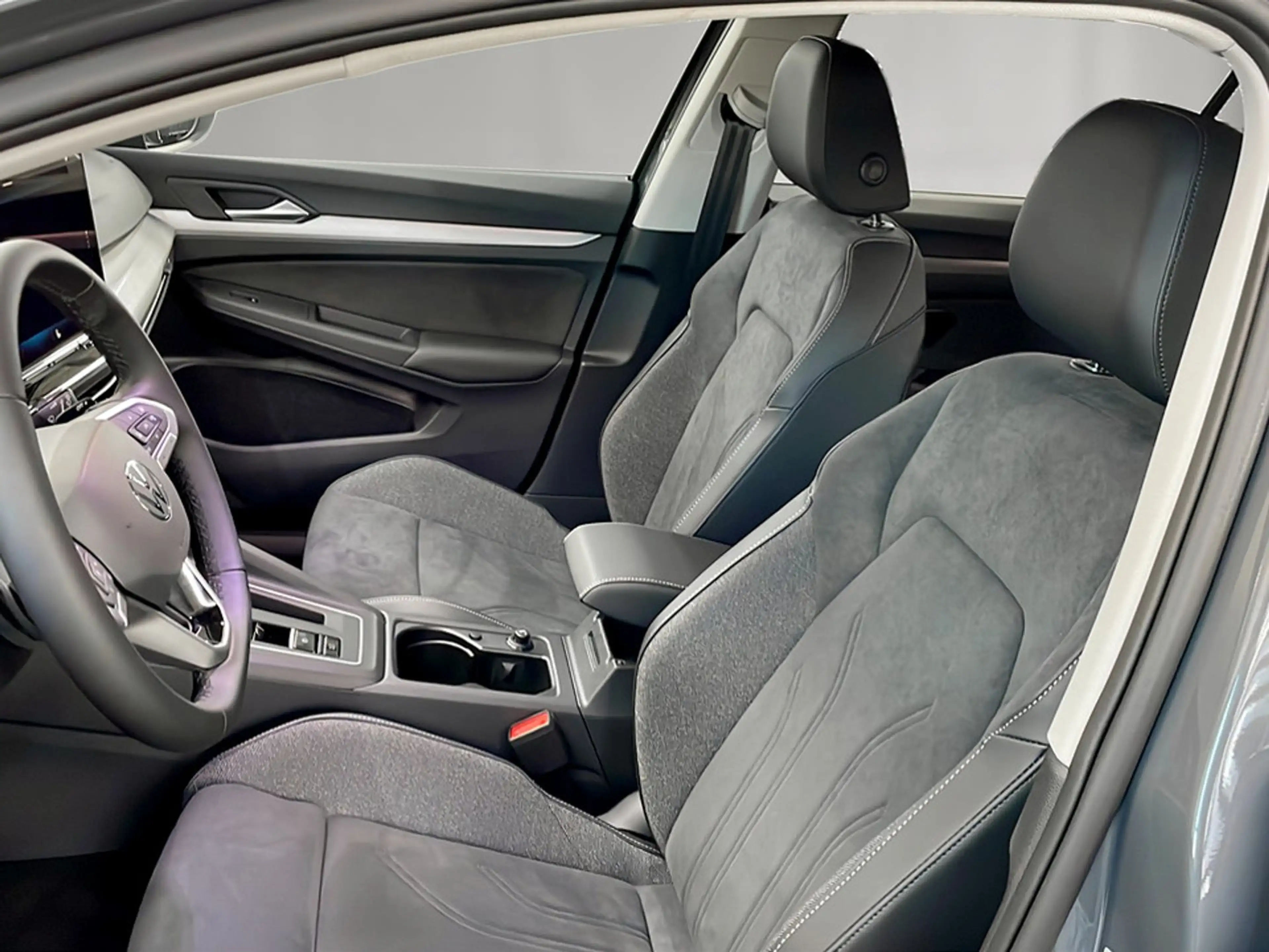 Volkswagen Golf Variant Business mHeV TSI DSG — photo 8