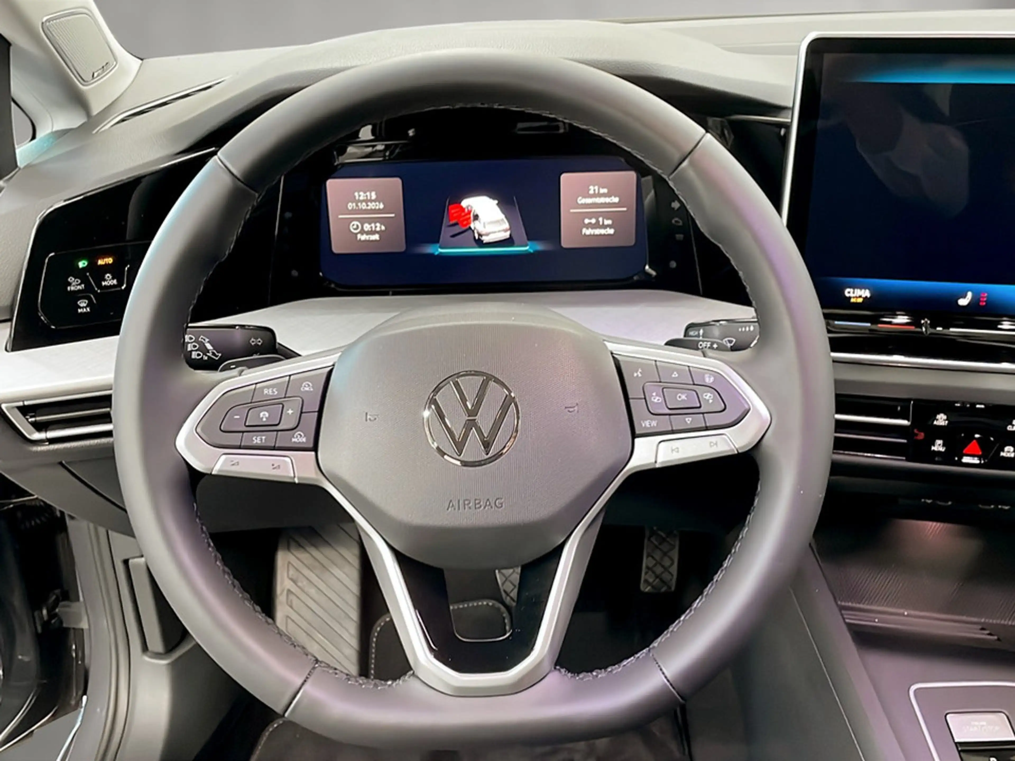 Volkswagen Golf Variant Business mHeV TSI DSG — photo 11
