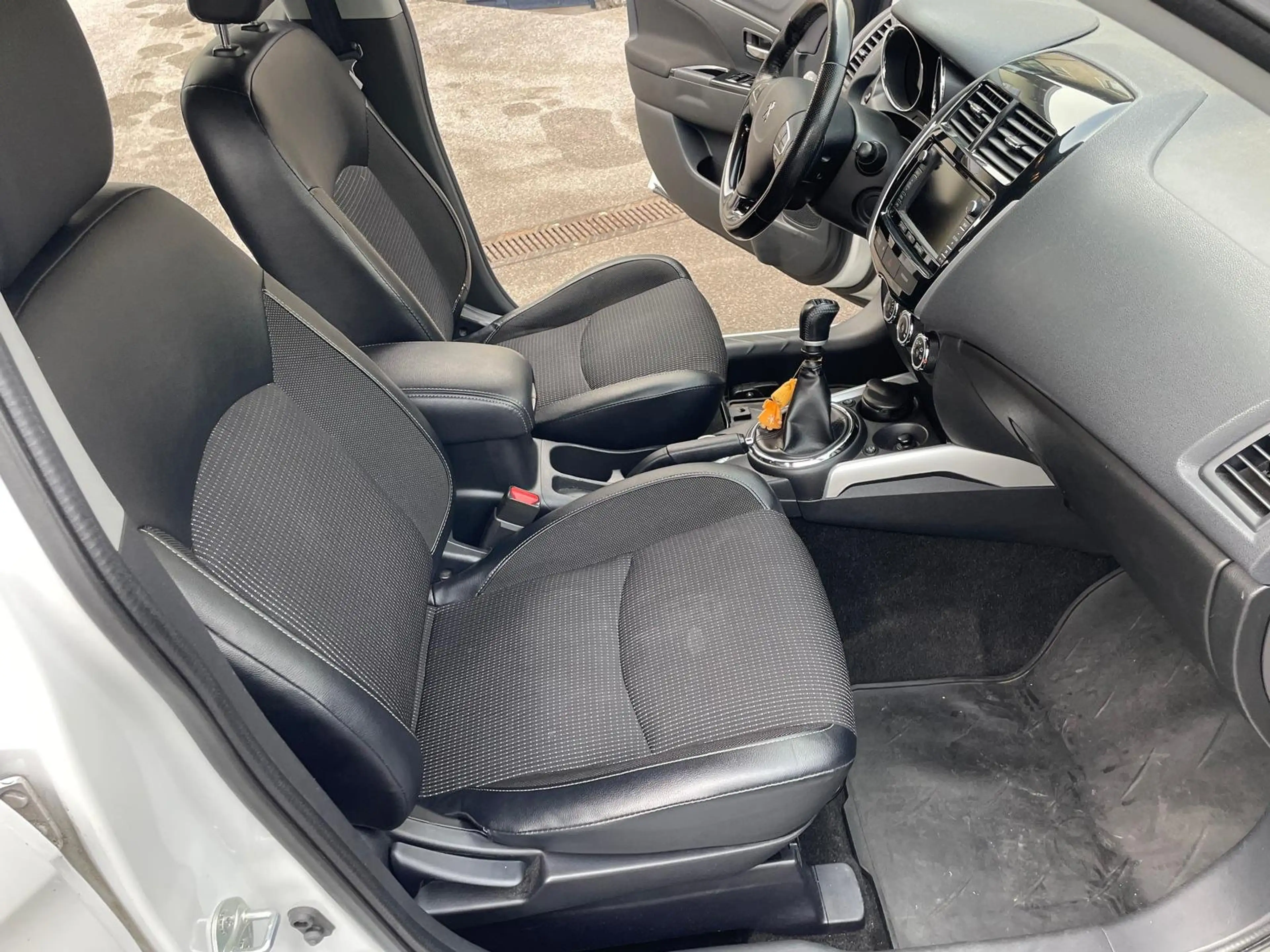 Peugeot 4008 4008 1,6 HDi 115 FAP Allure Allure — photo 6