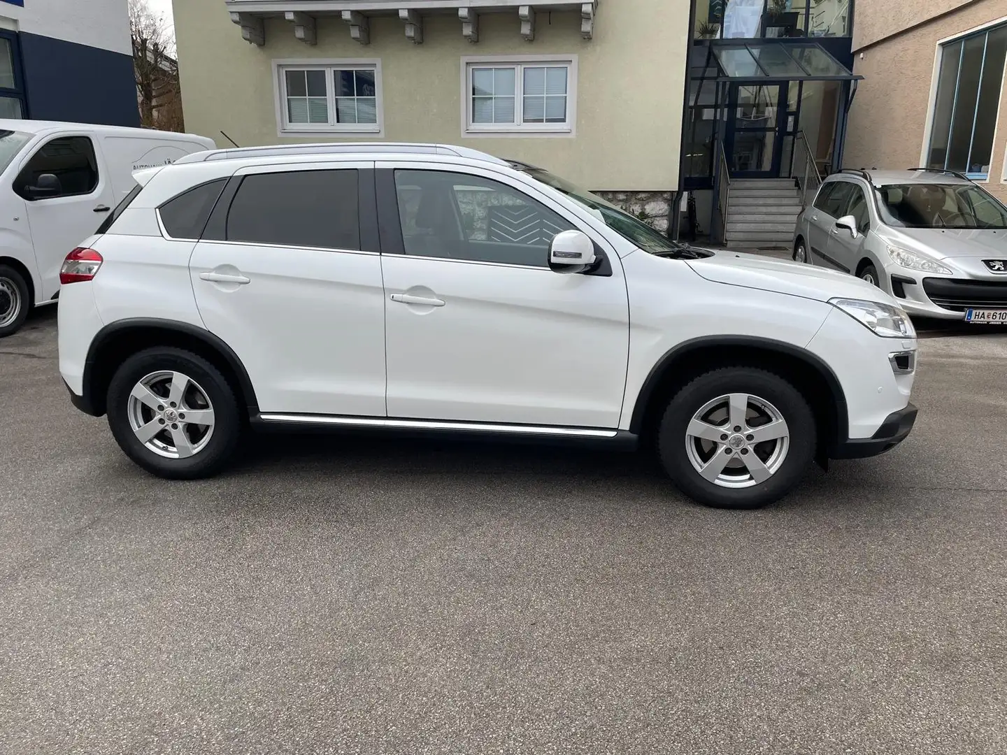 Peugeot 4008 4008 1,6 HDi 115 FAP Allure Allure Weiß - 2