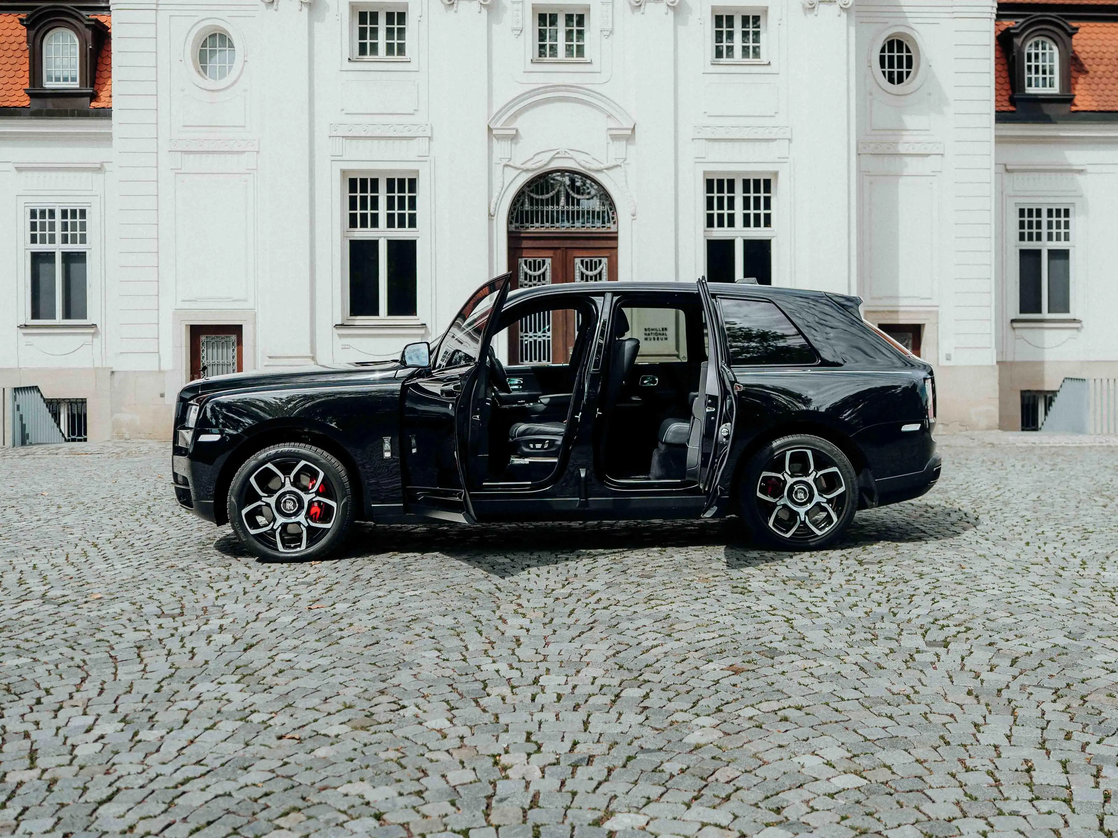Rolls-Royce Cullinan Black Badge - Pano, Carbon, Rear TVs, Audio, 22" — photo 4