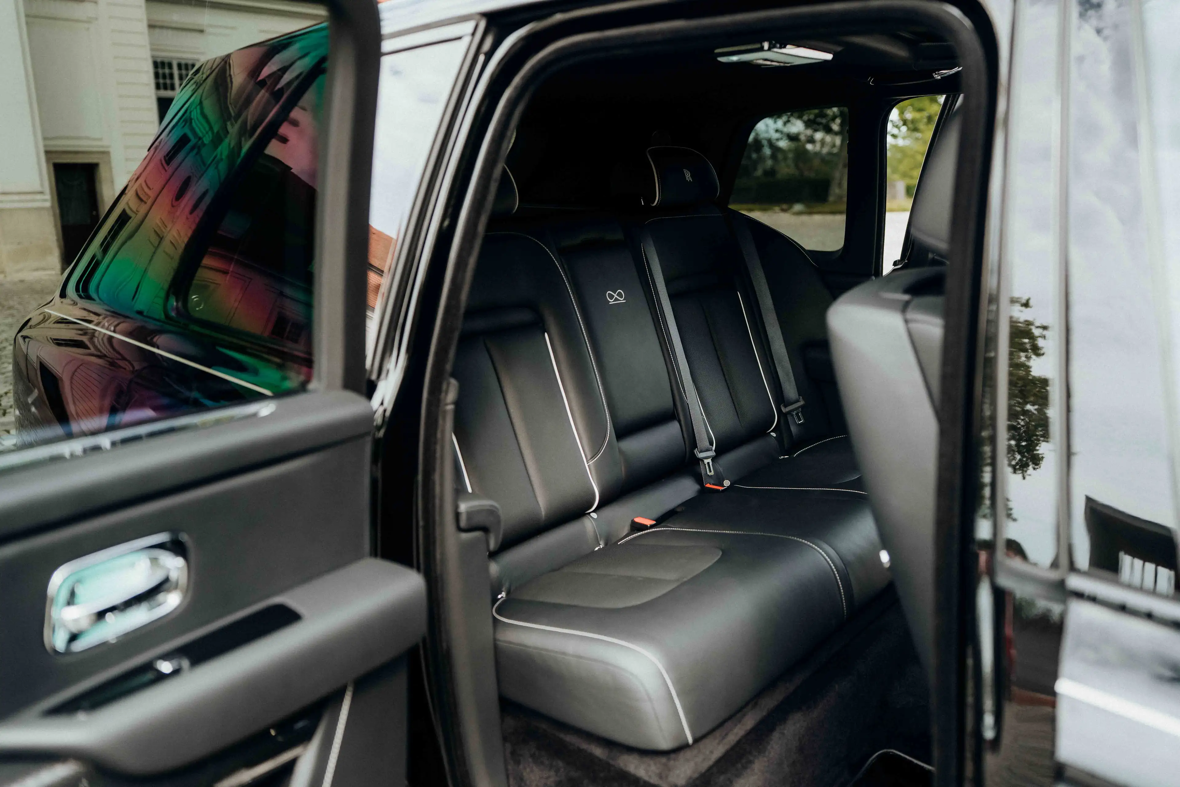 Rolls-Royce Cullinan Black Badge - Pano, Carbon, Rear TVs, Audio, 22" — photo 10