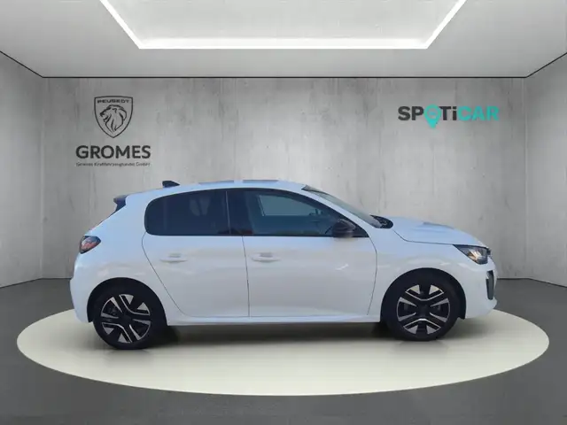 Peugeot 208 view 2