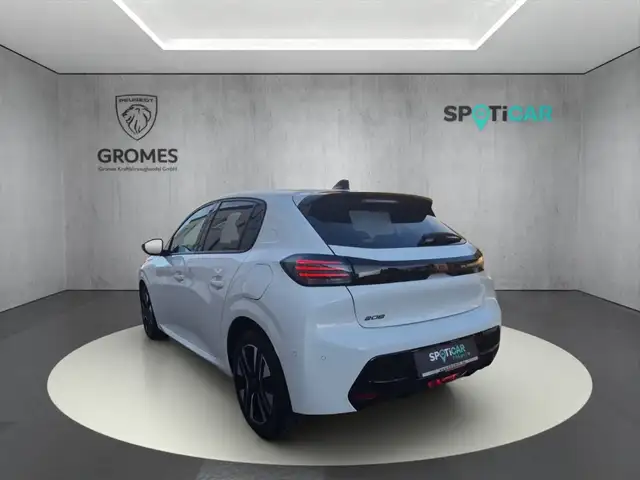 Peugeot 208 view 5