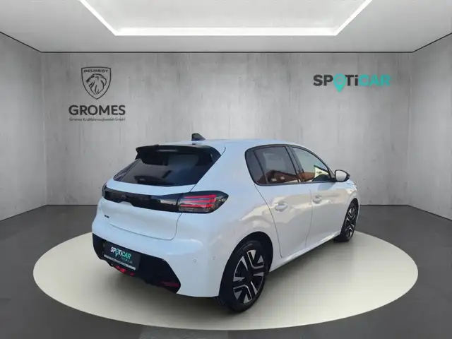 Peugeot 208 view 3
