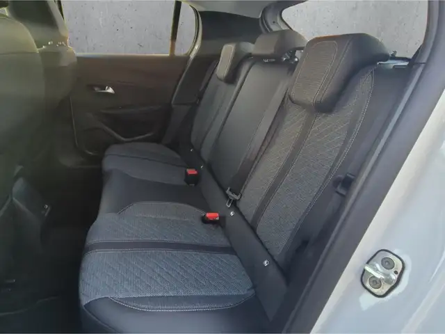 Peugeot 208 view 8