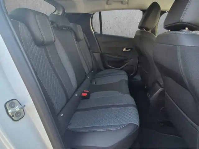 Peugeot 208 view 14