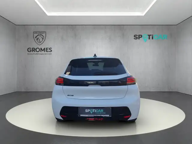 Peugeot 208 view 4