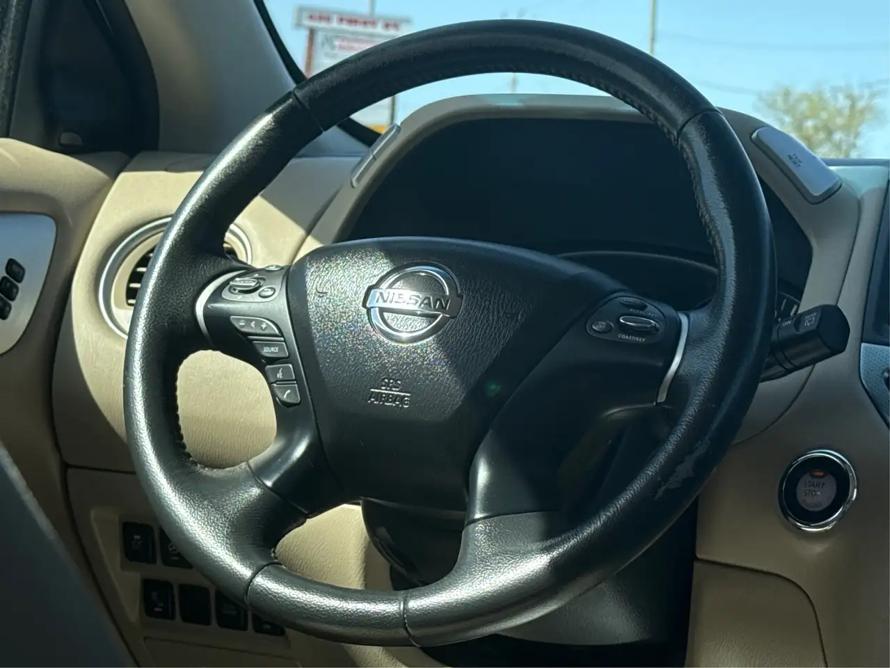 Nissan Pathfinder снимка Nissan Pathfinder