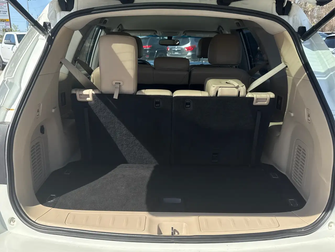 Nissan Pathfinder снимка Nissan Pathfinder