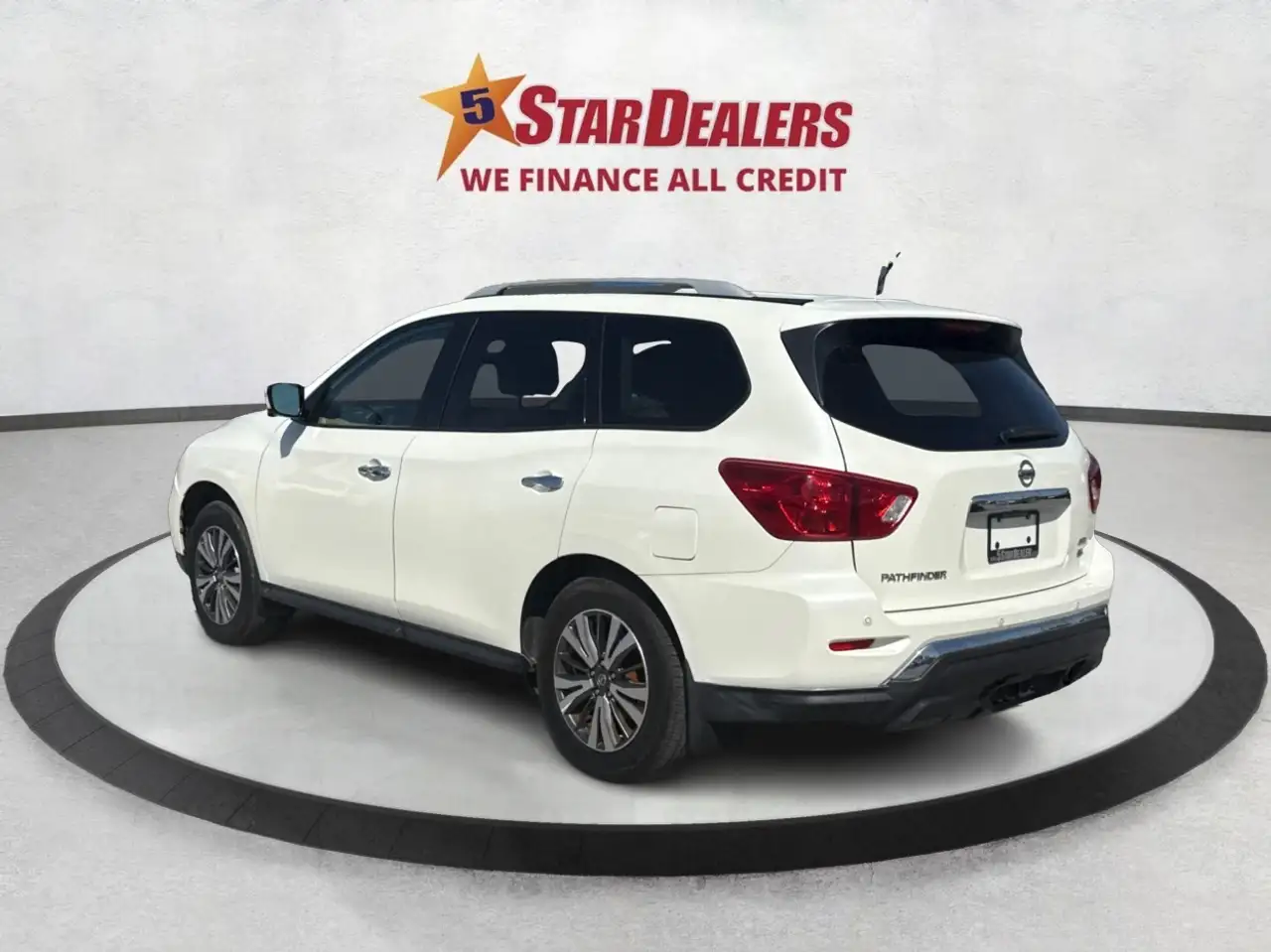 Nissan Pathfinder снимка Nissan Pathfinder