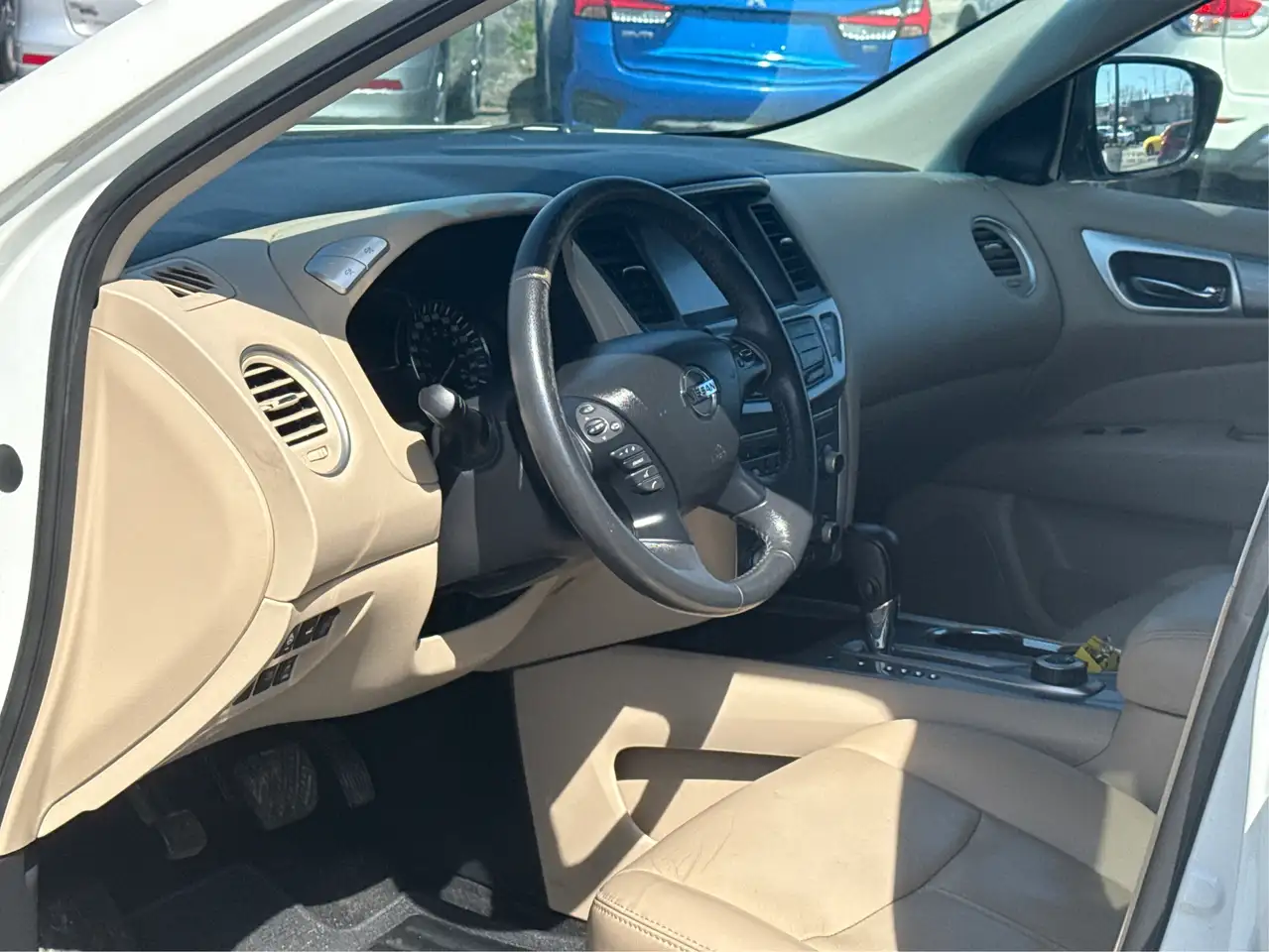 Nissan Pathfinder снимка Nissan Pathfinder