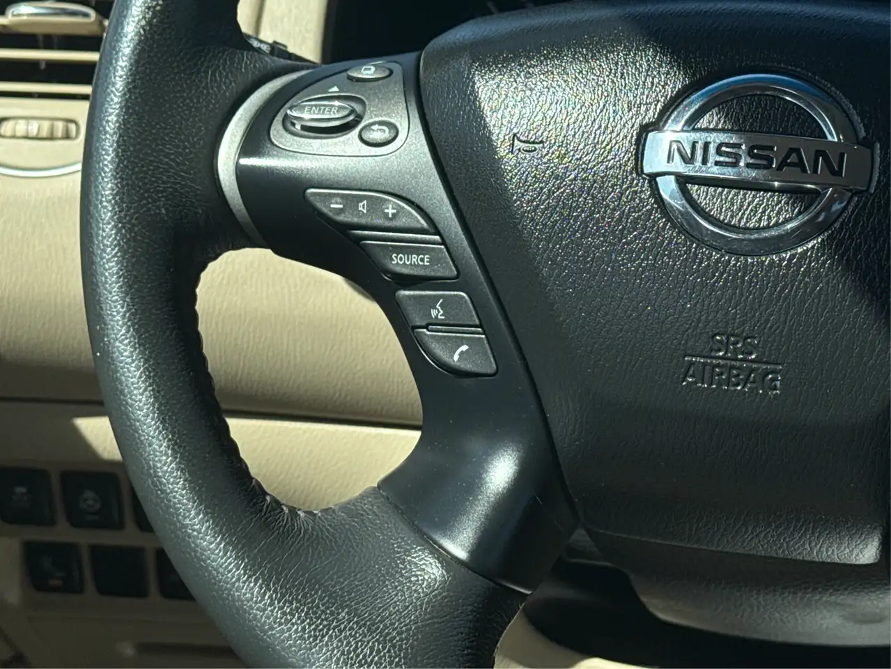 Nissan Pathfinder снимка Nissan Pathfinder